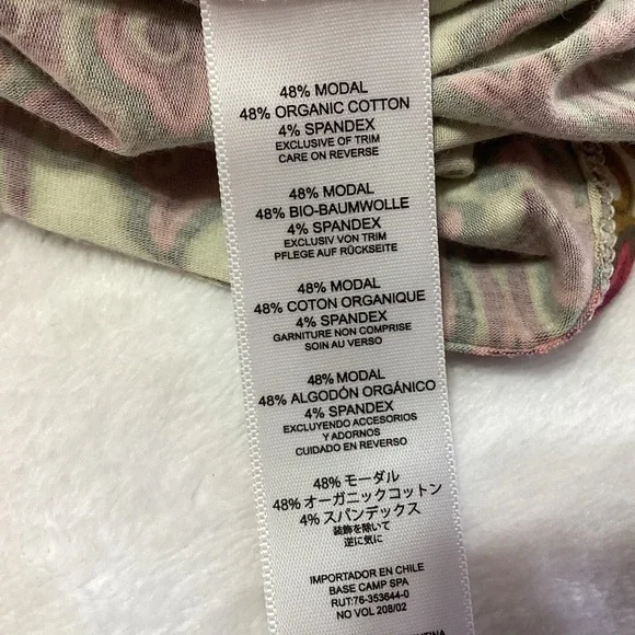 NEW Sherpa Adventure Gear Mala Top in Karnali Sand M Modal/Organic Cotton UPF 50 - Picture 9 of 10